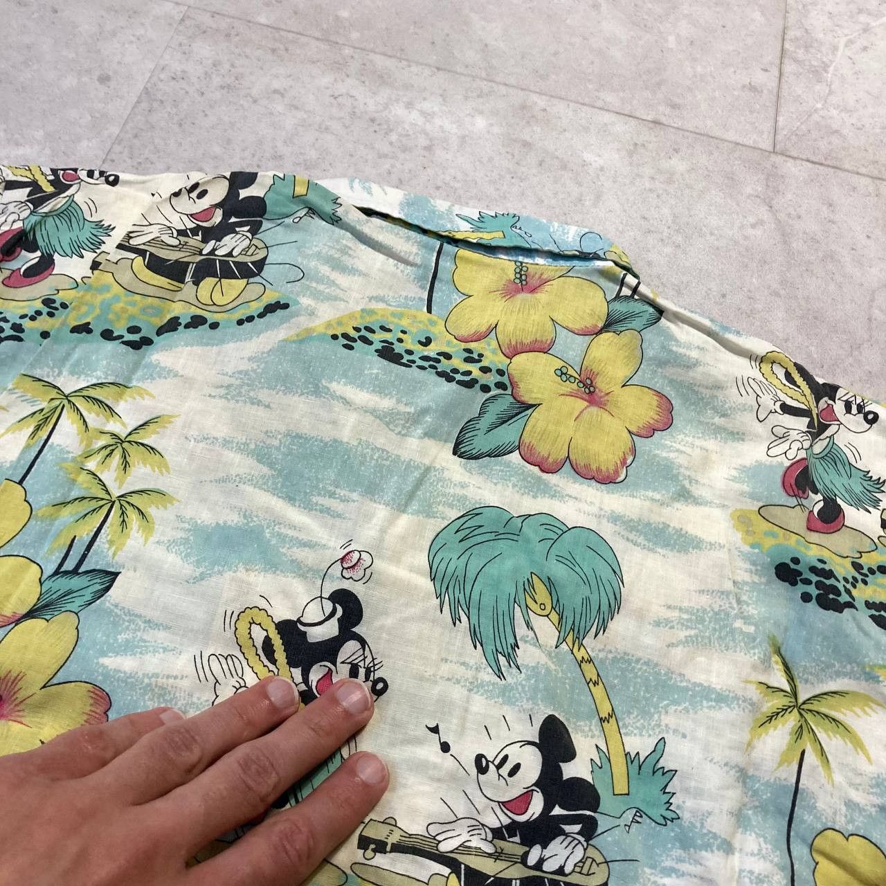 Disney Vintage Disney Mickey Mouse Aloha Hawaiian Beach Shirt Size US XL / EU 56 / 4 - 7 Thumbnail