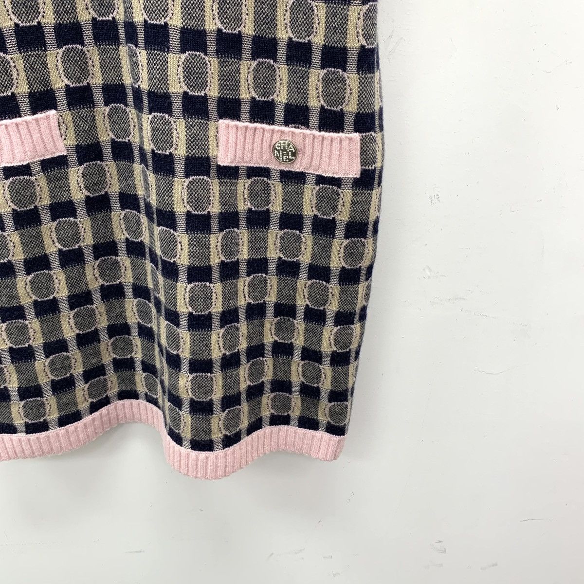 Chanel Chanel Cashmere V-neck Short Sleeve Knitted Dress K26WX Size XS / US 0-2 / IT 36-38 - 4 Thumbnail