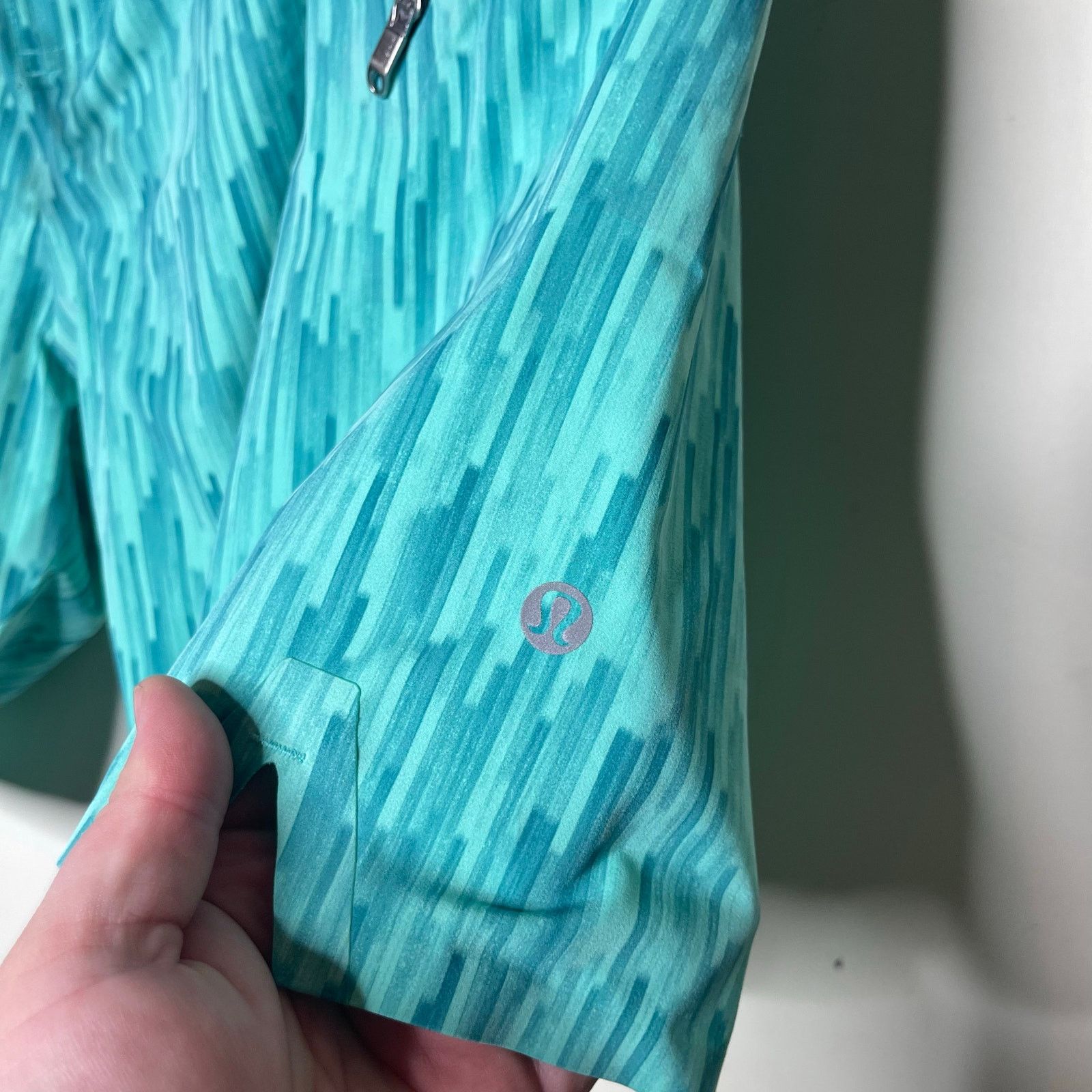 Lululemon Lululemon El Current Lined Swim trunks Short 9" sz 36 Size US 36 / EU 52 - 6 Thumbnail
