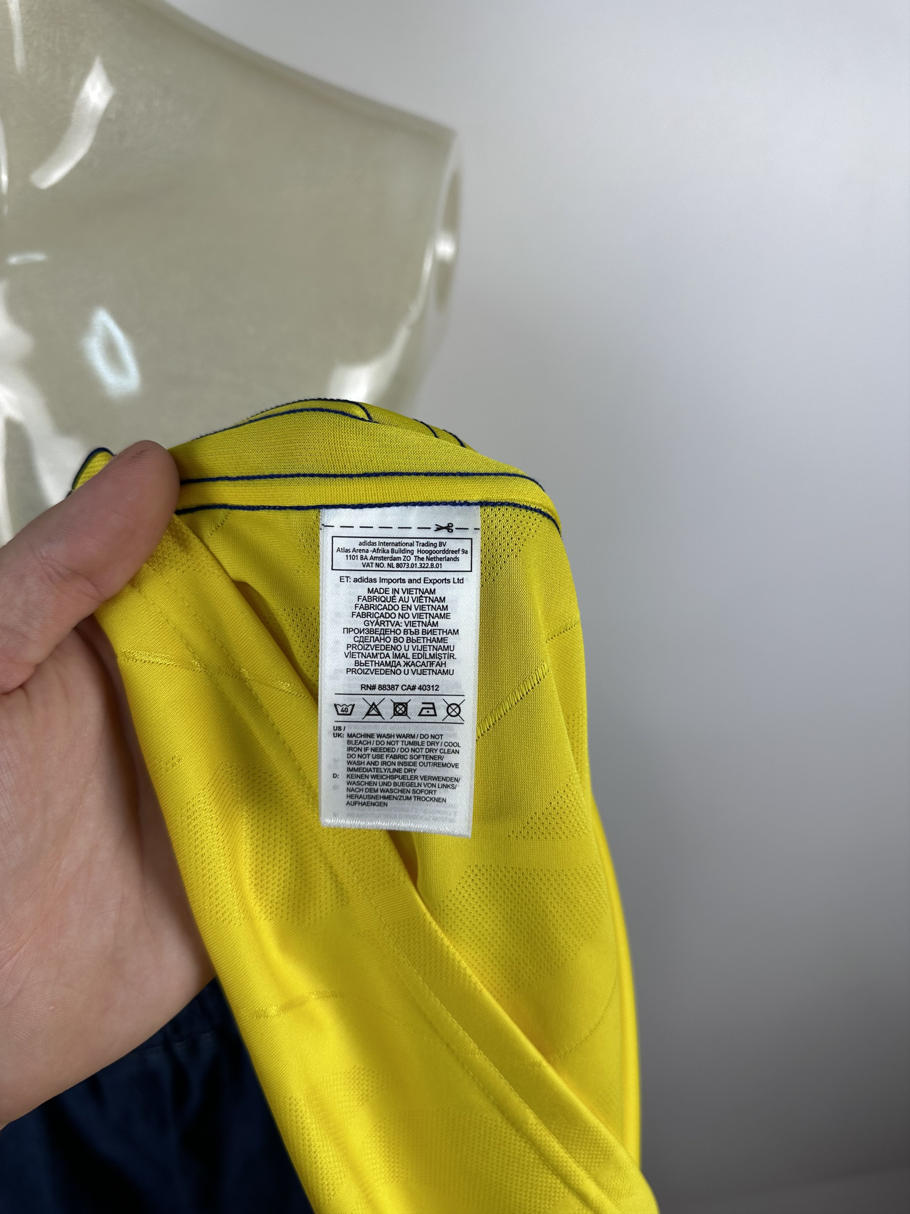 Adidas SWEDEN 2018 2019 FOOTBALL SHIRT SOCCER JERSEY NIKE Size L Size US L / EU 52-54 / 3 - 12 Thumbnail