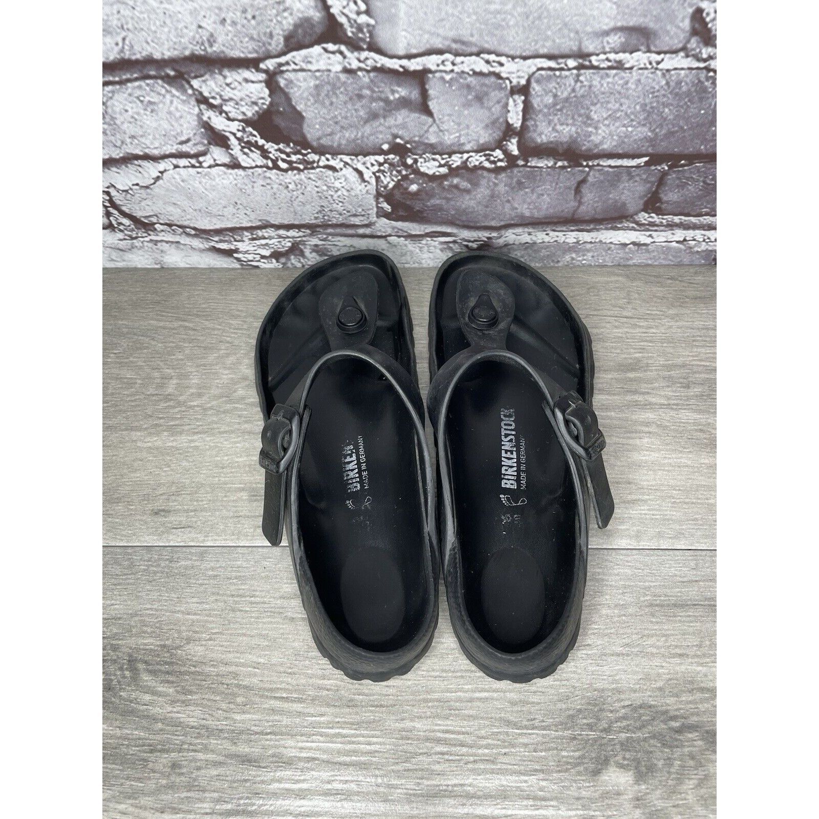 Birkenstock Birkenstock Black Foam Gizeh Strap Lightweight Sandals Women Size US 5.5 / IT 35.5 - 15 Thumbnail