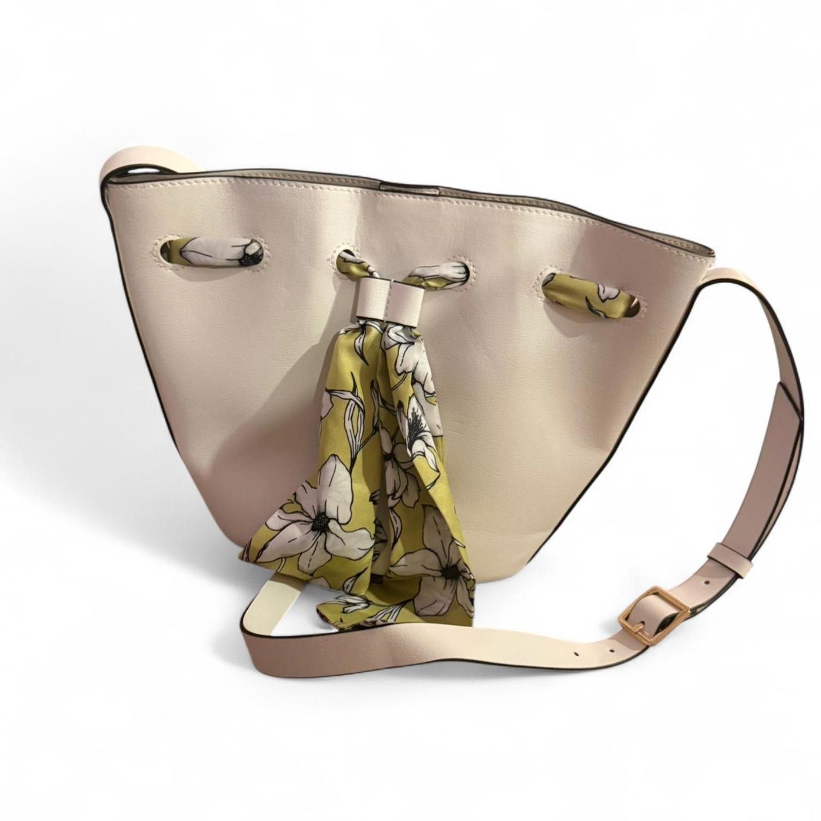 Other Minimal white bucket bag with removable floral scarf detail Size ONE SIZE - 3 Thumbnail
