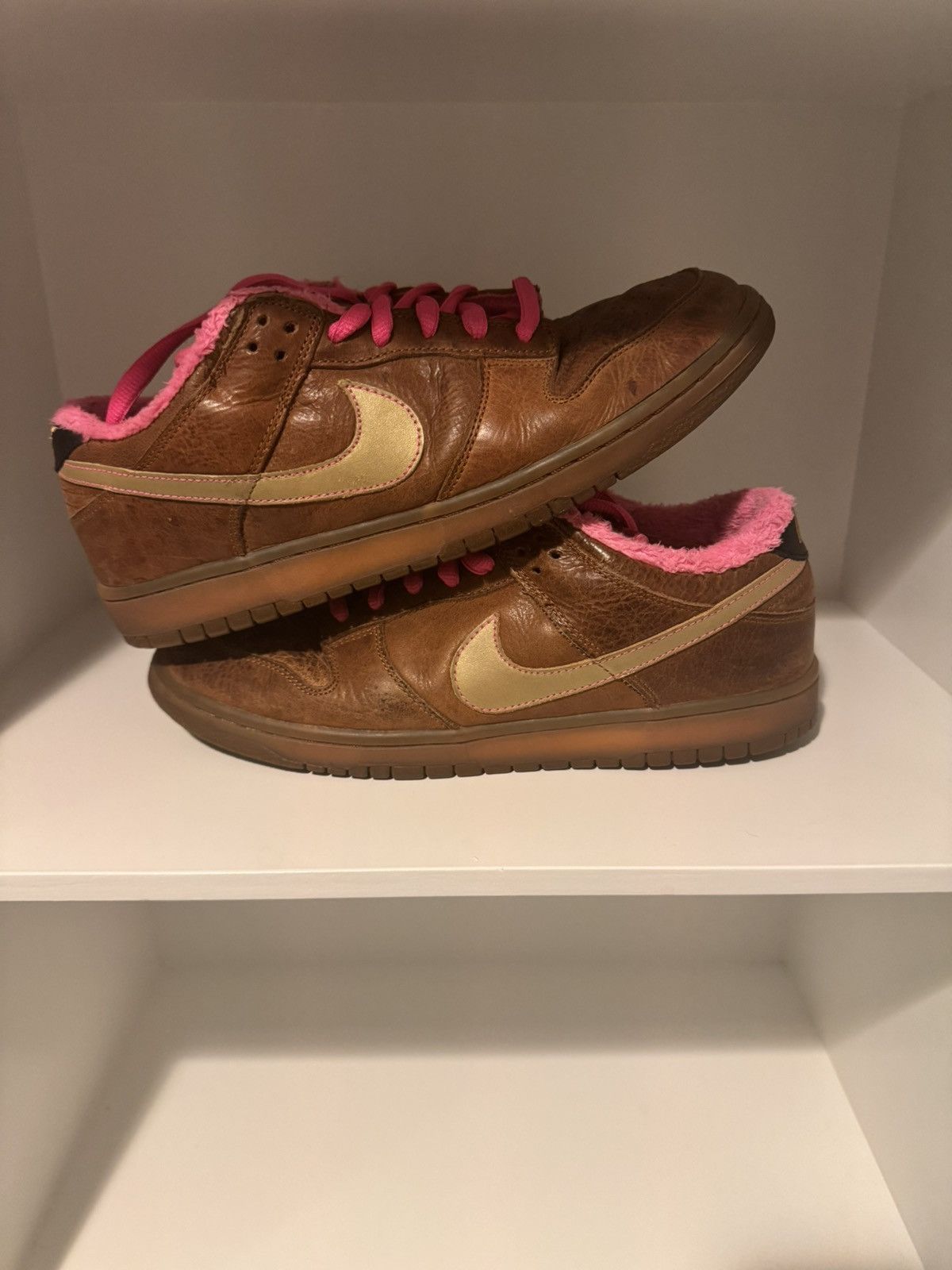 Nike Rare Nike SB Dunk Low Gibson Guitar Case Size US 11 / EU 44 - 1 Thumbnail