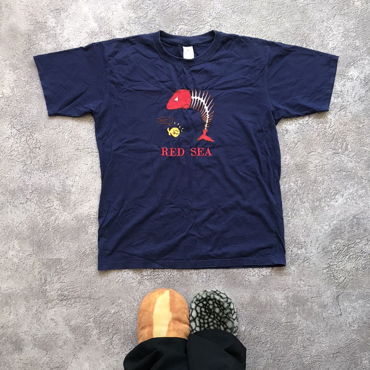 Vintage Vintage Y2K Red Sea Graphic Tee Funny Print Streetwear M Size US M / EU 48-50 / 2 - 1 Thumbnail