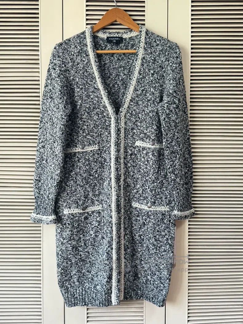 Chanel Chanel Black and white colour-block knitted cardigan coat Size XS / US 0-2 / IT 36-38 - 1 Thumbnail