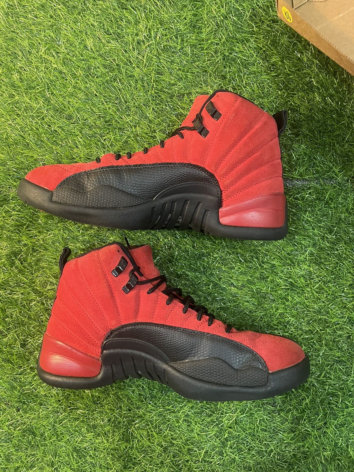 Jordan Brand Jordan 12 reverse flu game Size US 9 / EU 42 - 2 Thumbnail