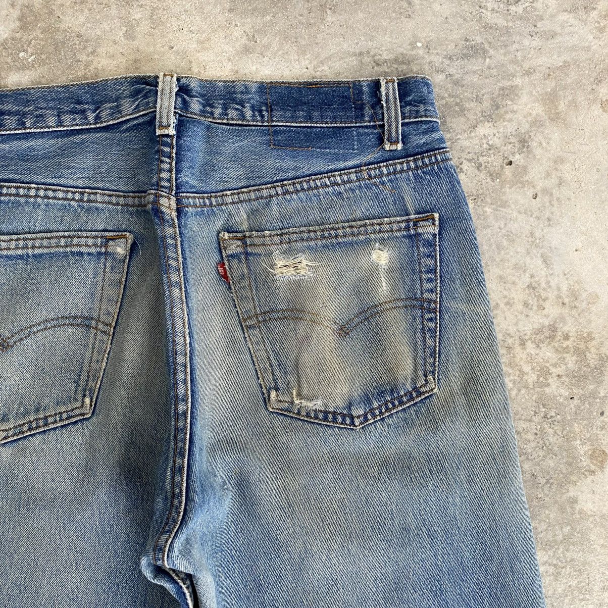 Levi's Vintage 90’s Levis 501 Faded Blue Distressed Denim Jeans Size US 32 / EU 48 - 15 Thumbnail