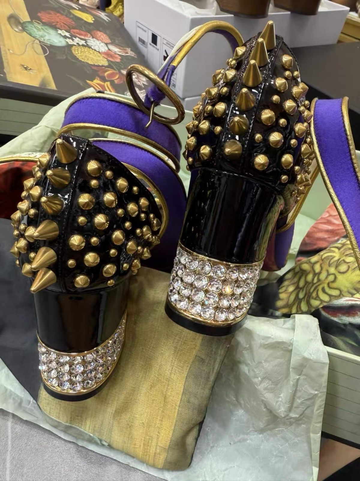 Gucci Rare Gucci Runway Satin Embroidered Dragon Caspar Pumps Size US 7.5 / IT 37.5 - 8 Thumbnail