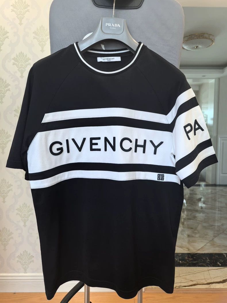 Givenchy Givenchy Black and White Patchwork Full Embroidered T-Shirt Size US L / EU 52-54 / 3 - 1 Thumbnail