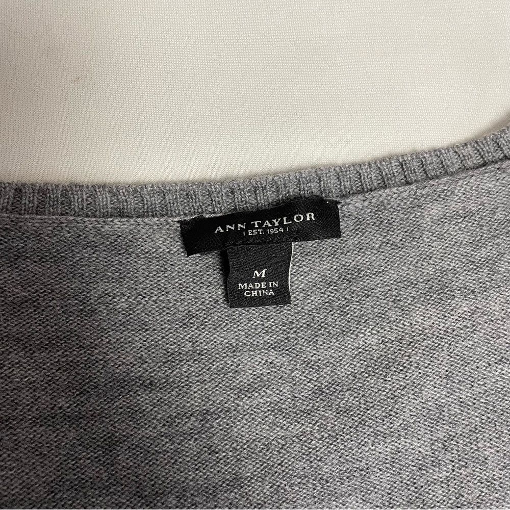 Ann Taylor Ann Taylor Extra Fine Merino Wool V-Neck Grey Tunic Sweater Size M / US 6-8 / IT 42-44 - 7 Thumbnail