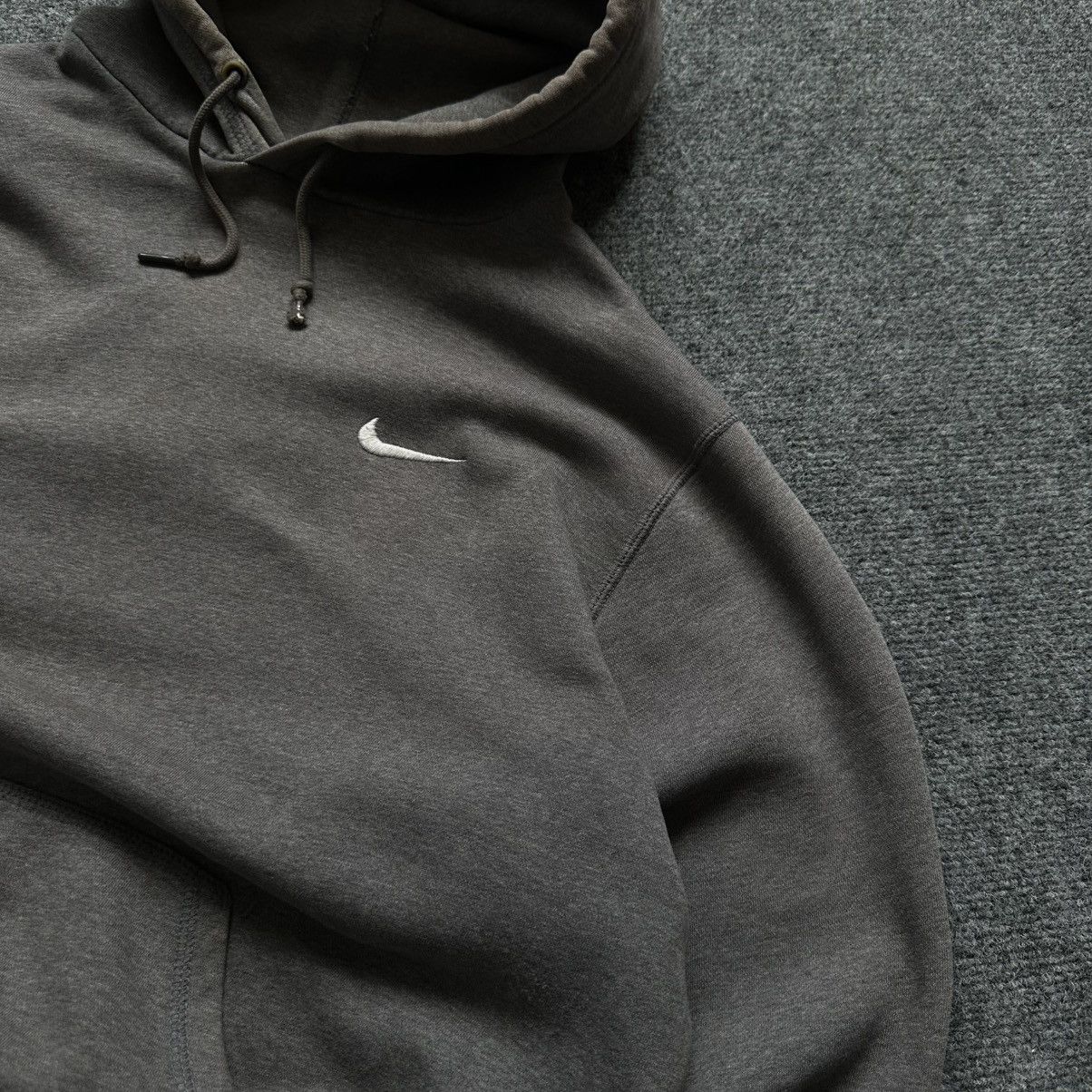 Nike VTG Japanese Style Dark Gray Hoodie Nike Size L Distressed Size US L / EU 52-54 / 3 - 5 Thumbnail