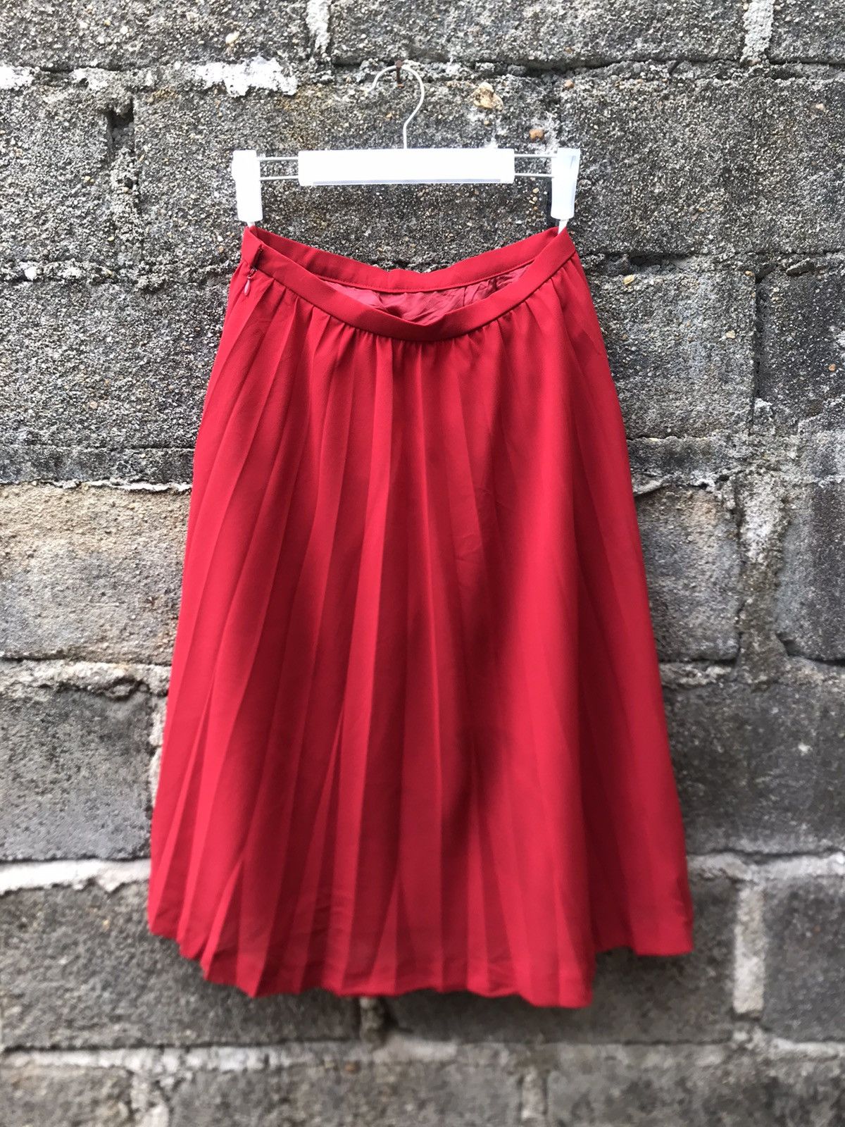 Lanvin × Vintage Luxury Lanvin Red Pleated Midi Skirt- W 26 Size 26" / US 2 / IT 38 - 1 Thumbnail