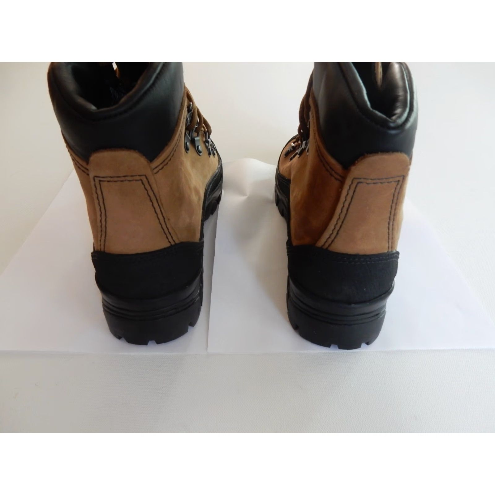 Vintage VINTAGE Bates Men's Hiking Boots Size 7.5 Brown Suede Leather Size US 7.5 / EU 40-41 - 4 Thumbnail