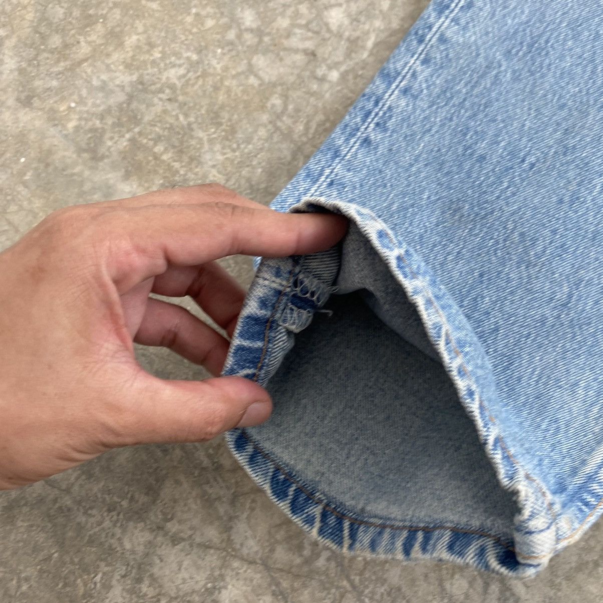 Levi's Size 28x33 Vintage 90’s Levis 501 Light Blue Jeans Size US 28 / EU 44 - 7 Thumbnail