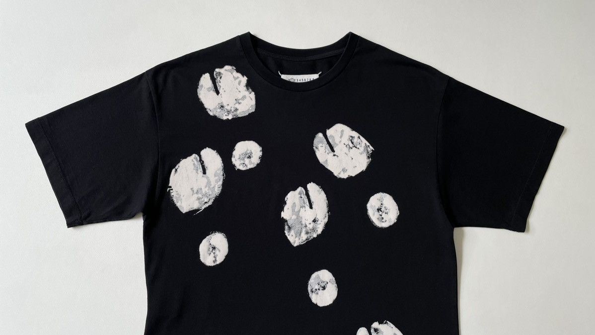 Maison Margiela A/W 19 ‘Tabi Foot Print’ Black T Shirt Size S / US 4 / IT 40 - 2 Thumbnail