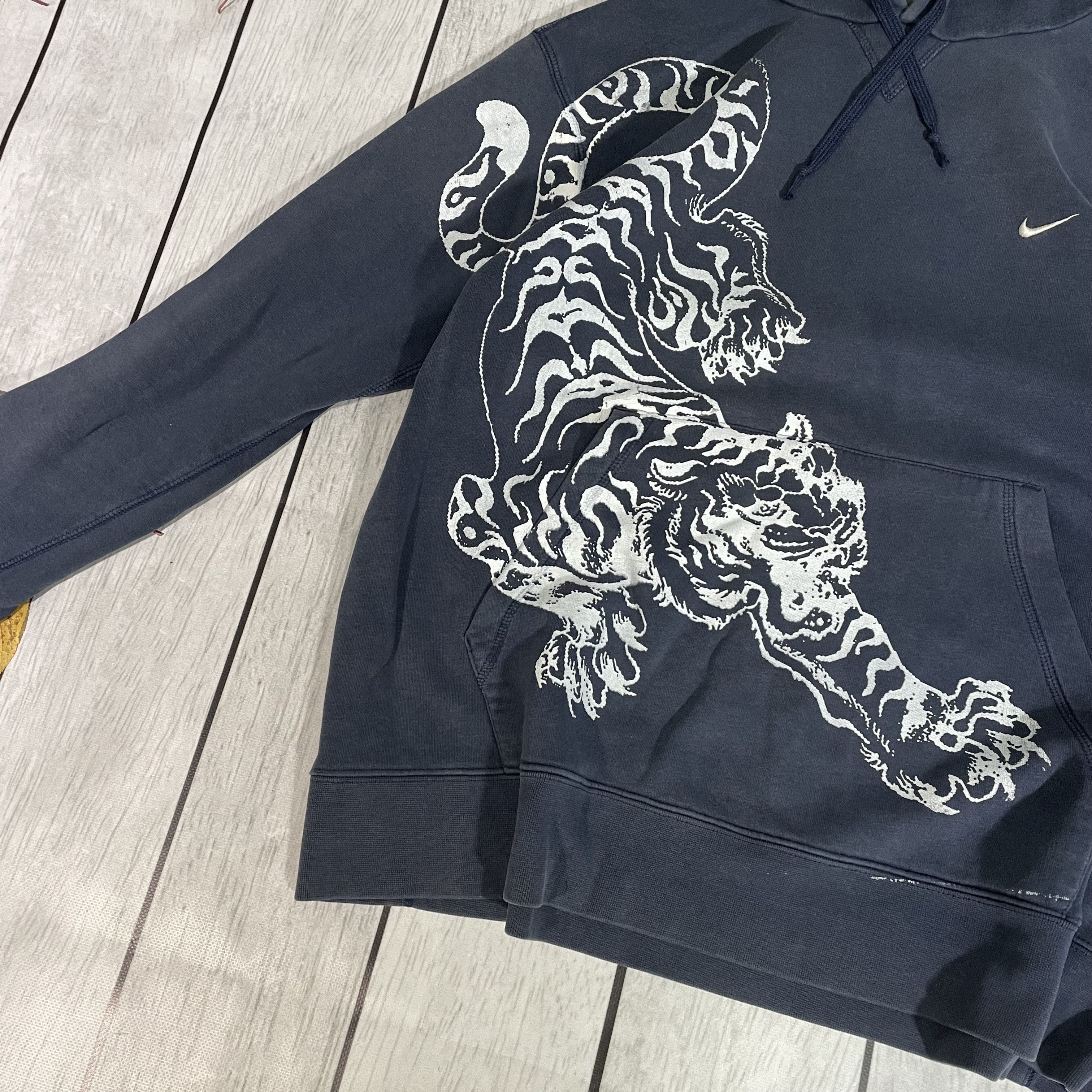 Nike Vintage Nike Hoodie grunge alt rare y2k custom Tiger 1of1 Size US L / EU 52-54 / 3 - 4 Thumbnail