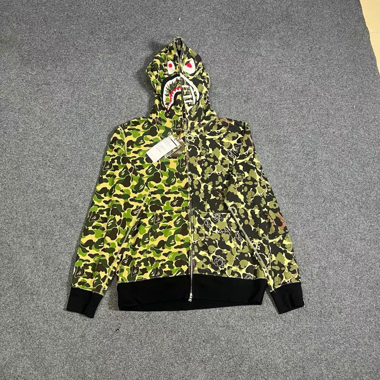 Bape Bape Camo Spliced Sweatshirt K28 Size US XL / EU 56 / 4 - 1 Thumbnail