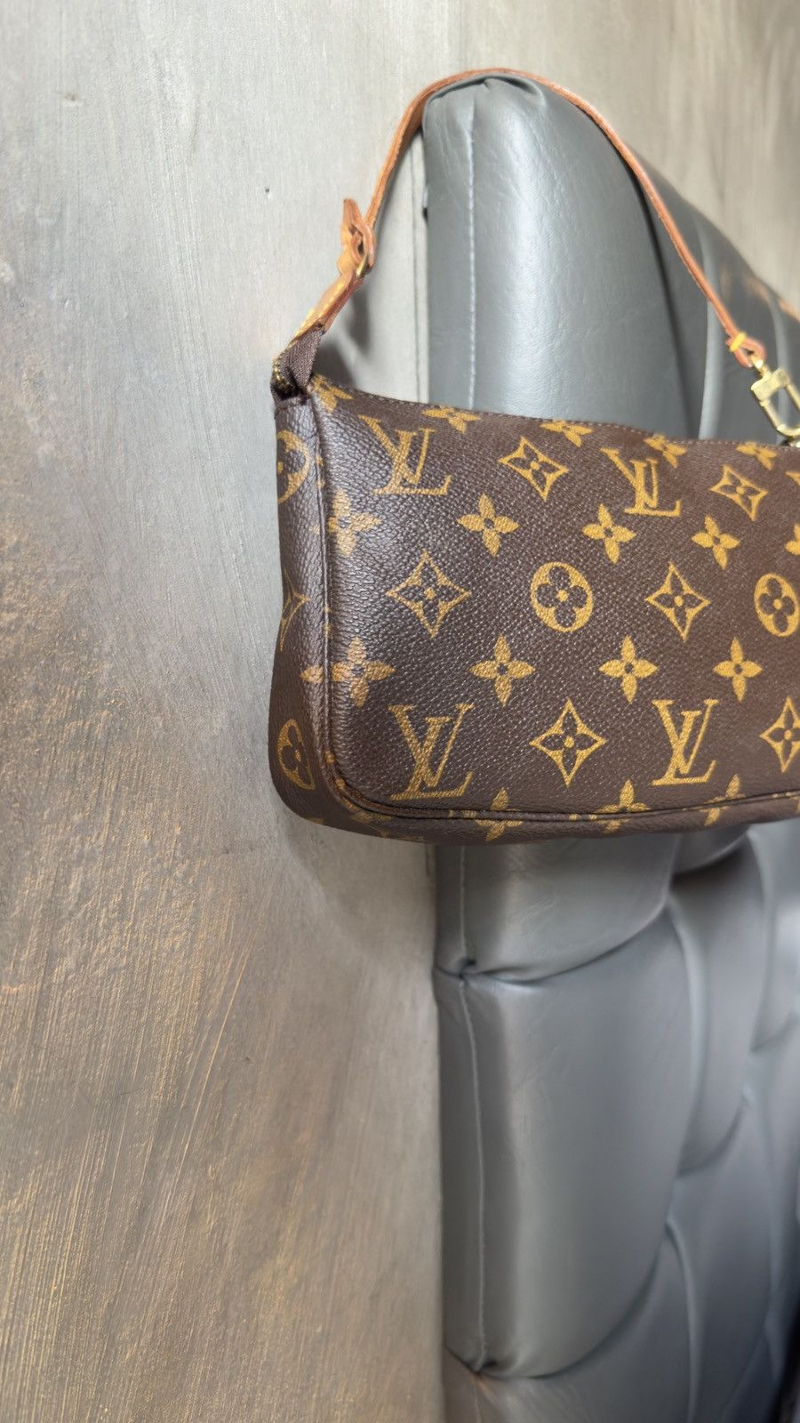Louis Vuitton Louis Vuiton Pochette Size ONE SIZE - 3 Thumbnail