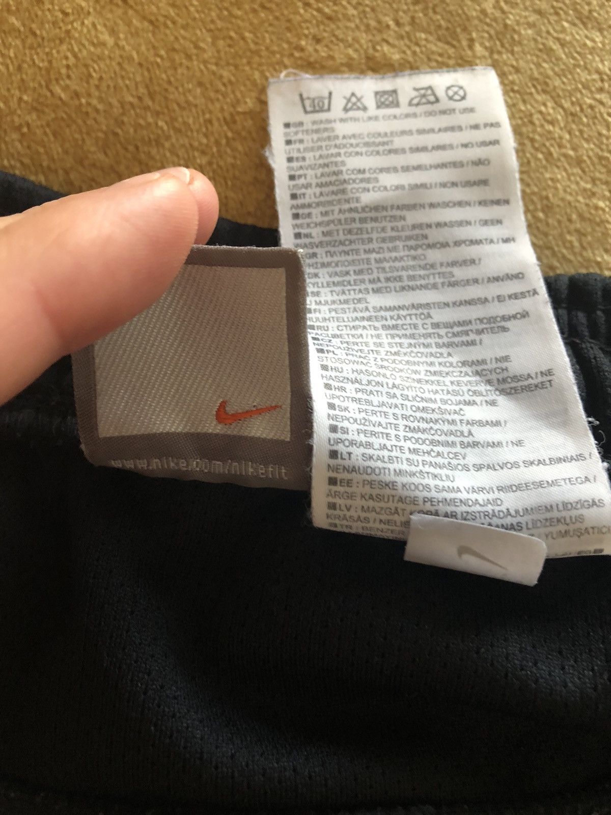 Nike NIKE FOOTBALL CLASSIC VINTAGE SPORT LIGHT RUNNING SHORTS Size US 32 / EU 48 - 5 Thumbnail