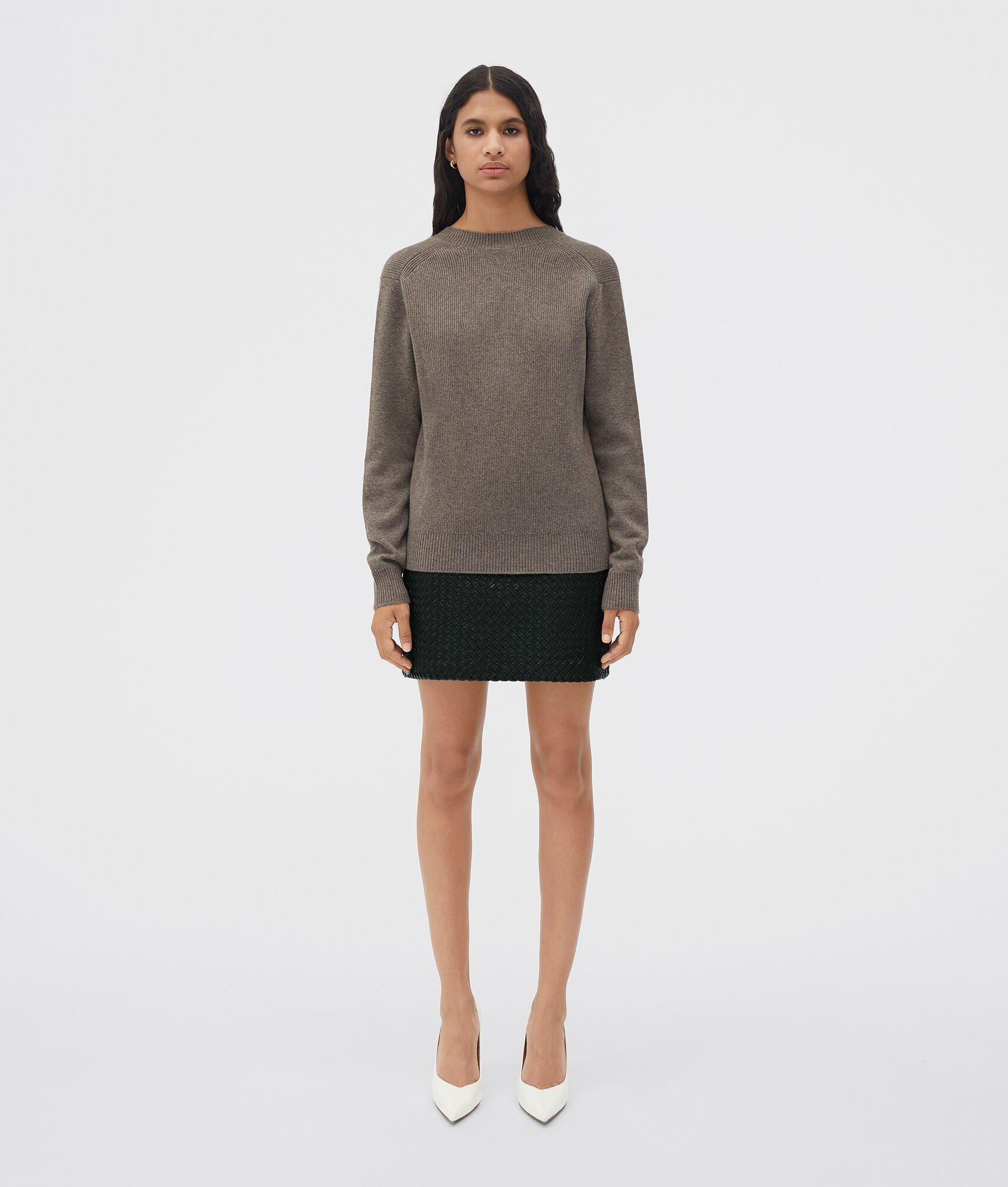 Bottega Veneta o1n1vont0325 Classic Compact Cashmere Sweater in Milkweed Size L / US 10 / IT 46 - 4 Thumbnail