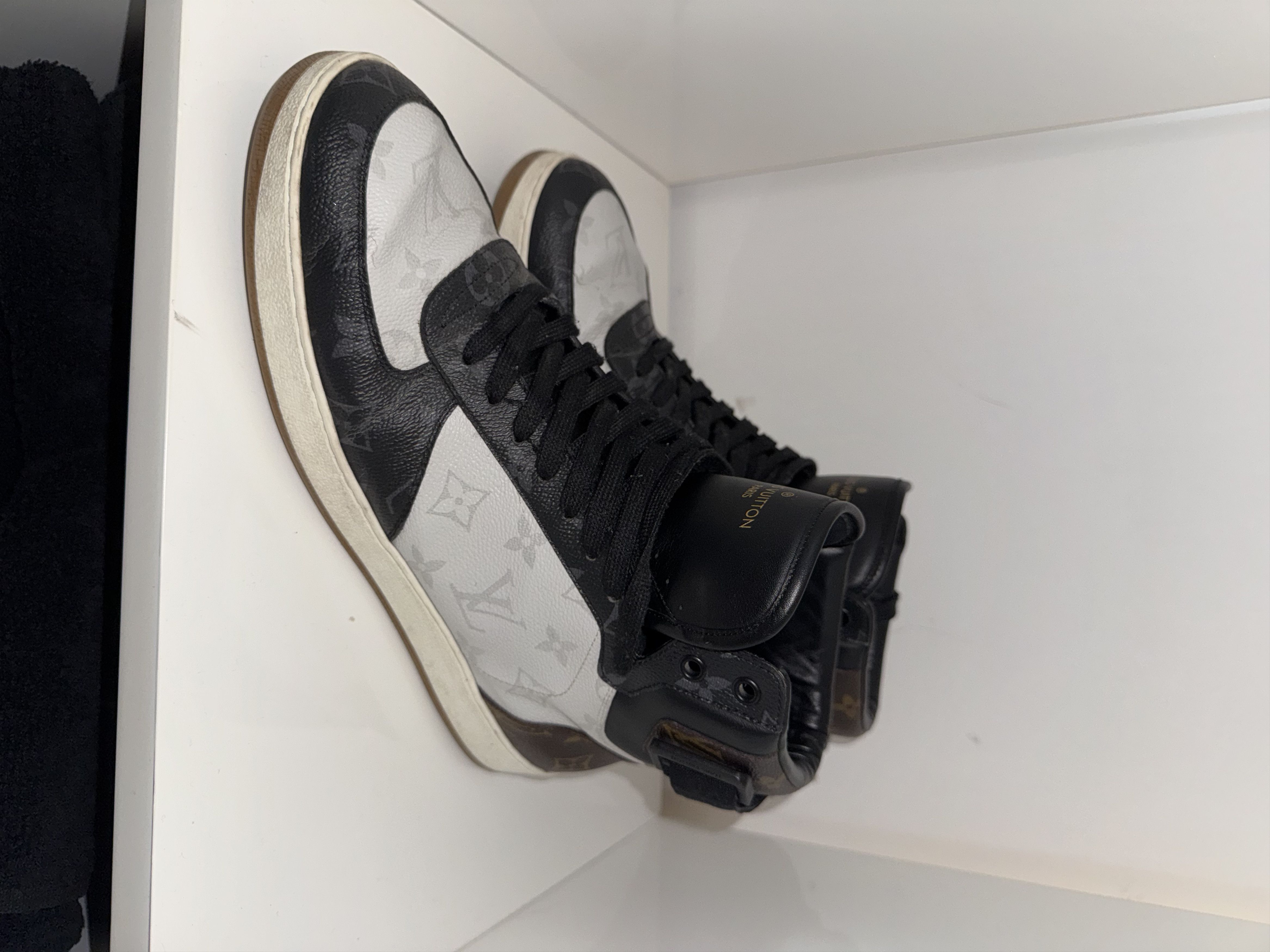 Louis Vuitton Louis Vuitton Rivoli Sneakers Size US 9.5 / EU 42-43 - 1 Thumbnail