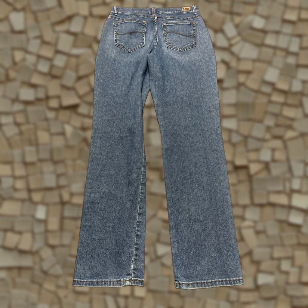 Lee **Lee Women's 28 Blue Denim Relaxed Fit Straight Jeans** User: Lee Women's 28 Blue Denim Relaxed Fit Straight Jeans Size 28" / US 6 / IT 42 - 1 Thumbnail