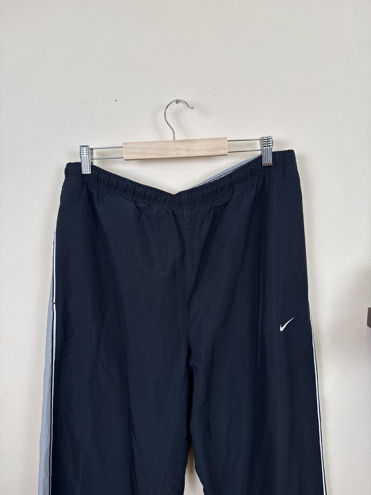 Nike Vintage Nike Pants Nylon Streetwear Straight Black Swoosh XL Size US 36 / EU 52 - 10 Thumbnail