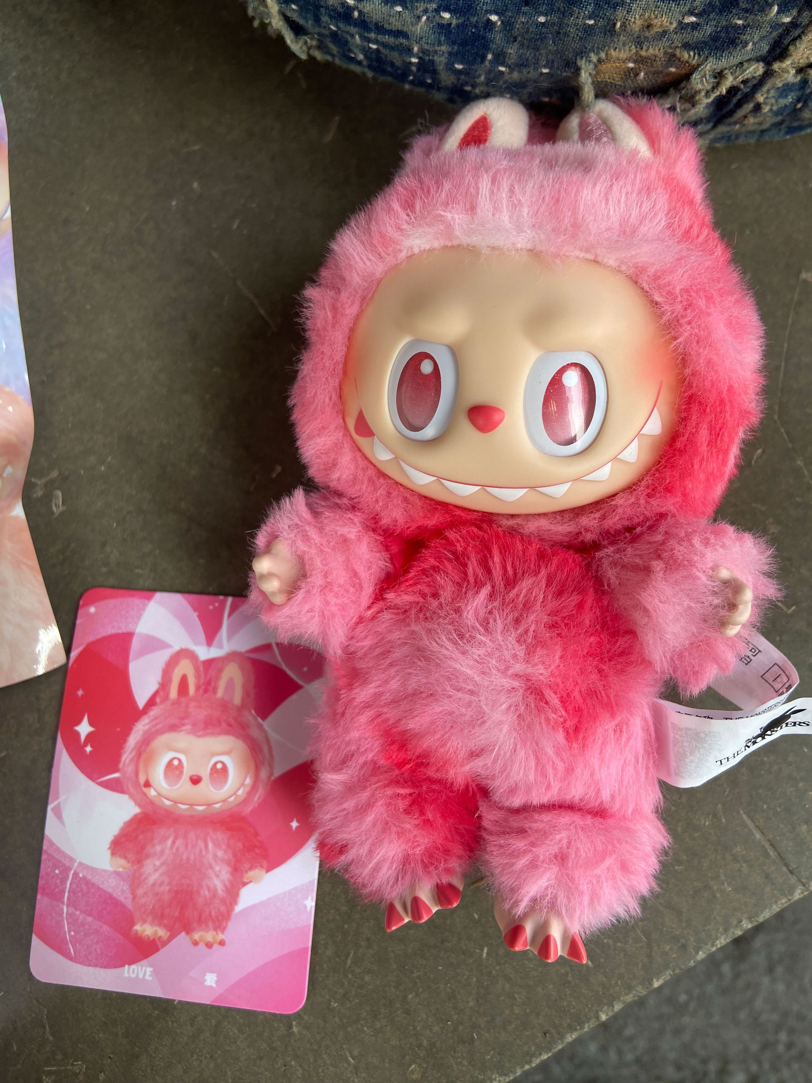 Medicom Toy THE MONSTERS LABUBU V3 - Big into Energy Size ONE SIZE - 5 Thumbnail