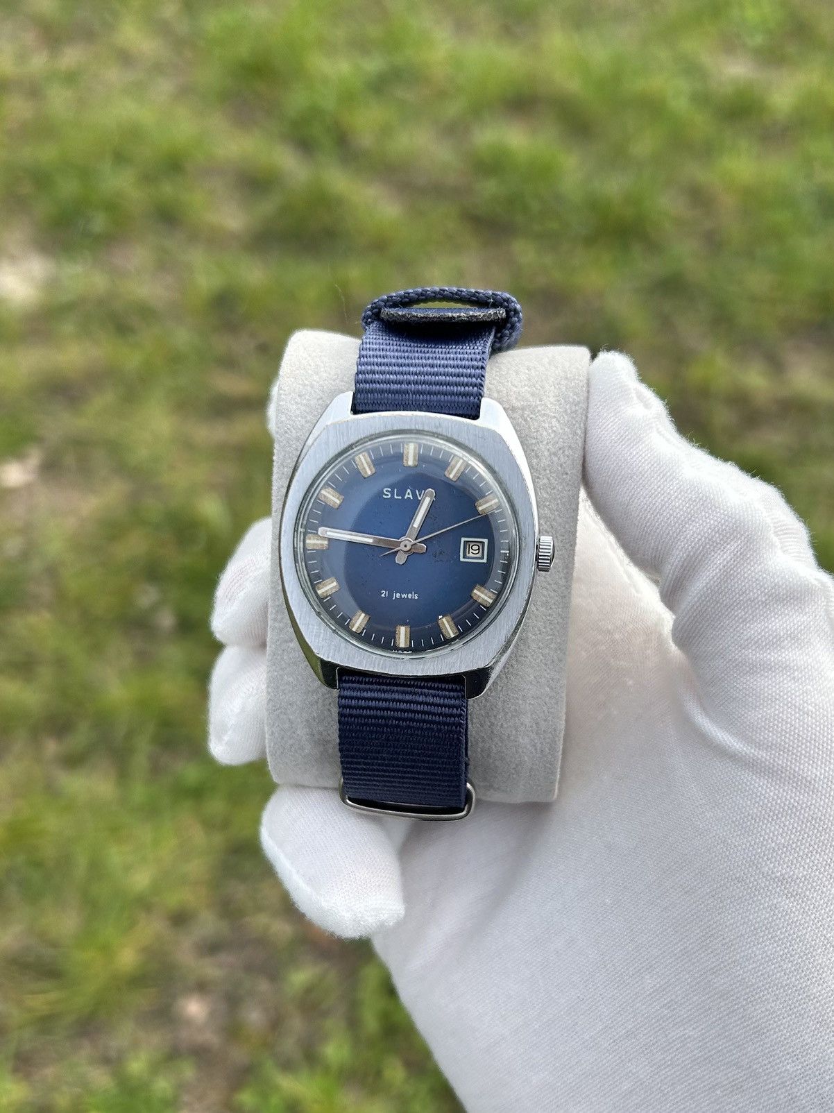 Vintage Vintage Slava Watch USSR Soviet Mechanical Authentic 1980s Size ONE SIZE - 3 Thumbnail