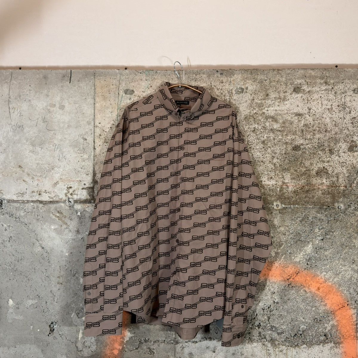 Balenciaga NWT oversized monogram button up shirt Size US S / EU 44-46 / 1 - 1 Thumbnail
