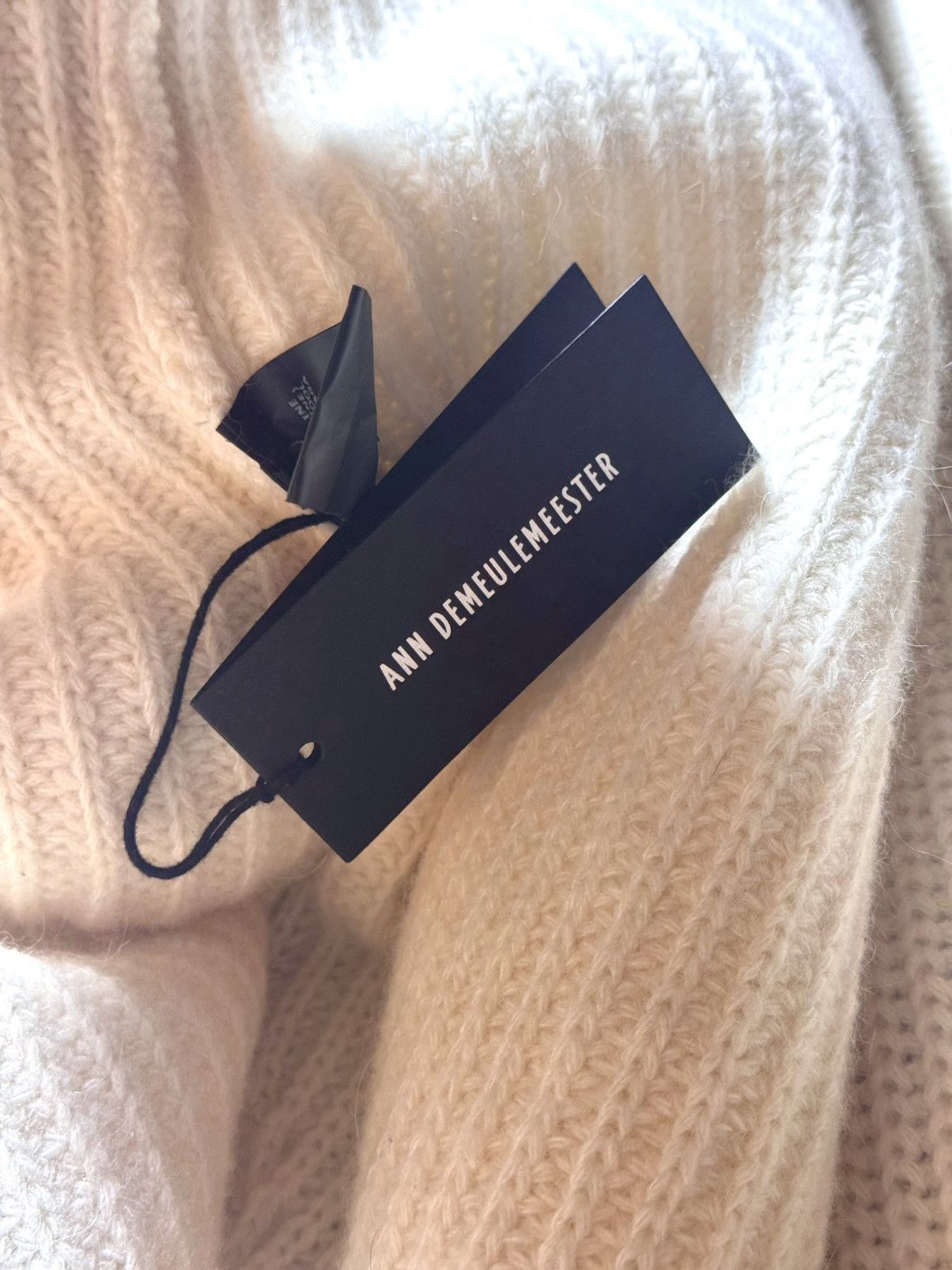 Ann Demeulemeester ann demeulemeester off white wool oversized cardigan coat S Size S / US 4 / IT 40 - 2 Thumbnail