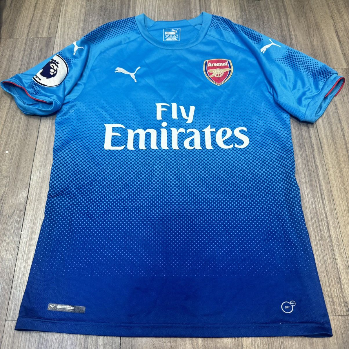 Puma Arsenal 17/18 away shirt #9 Lacazette Size US S / EU 44-46 / 1 - 1 Thumbnail