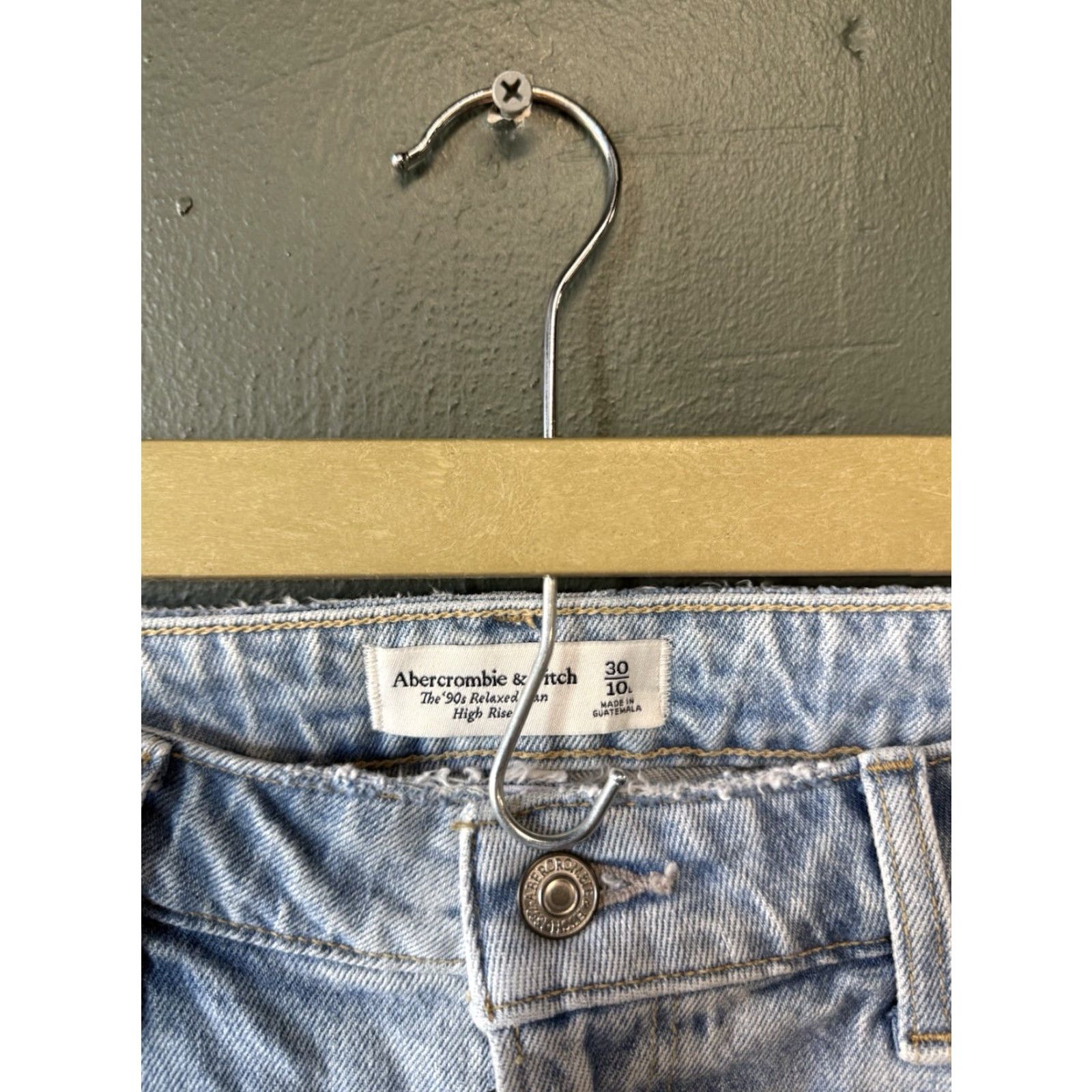 Abercrombie & Fitch Abercrombie & Fitch Womens Jeans 90s Denim Blue 30 in 31 in Inseam 10L Straight Relaxed High Rise 90s Theme Blue Jeans 30/10L Womens Size 10L Size 32" / US 10 / IT 46 - 3 Thumbnail