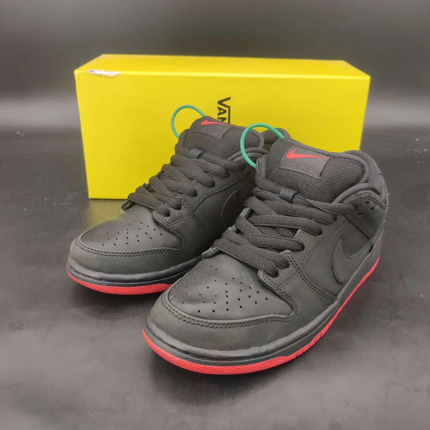 Nike Nike Dunk SB Black Pigeon 40 Worn 2x Boxed Size US 7 / EU 40 - 1 Thumbnail