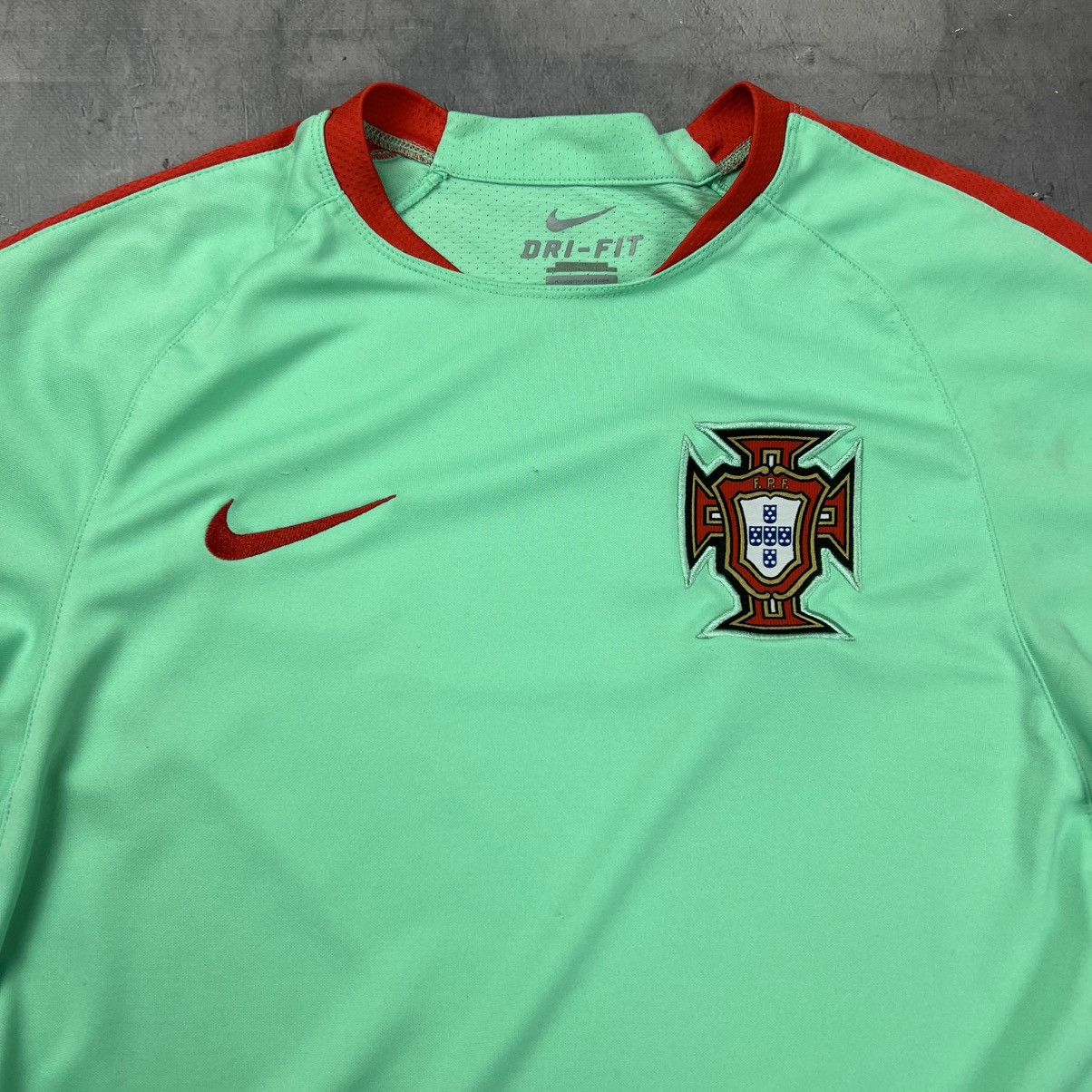 Other Rare! Portugal Nike Training Soccer Jersey Shirt 00s Size US S / EU 44-46 / 1 - 4 Thumbnail