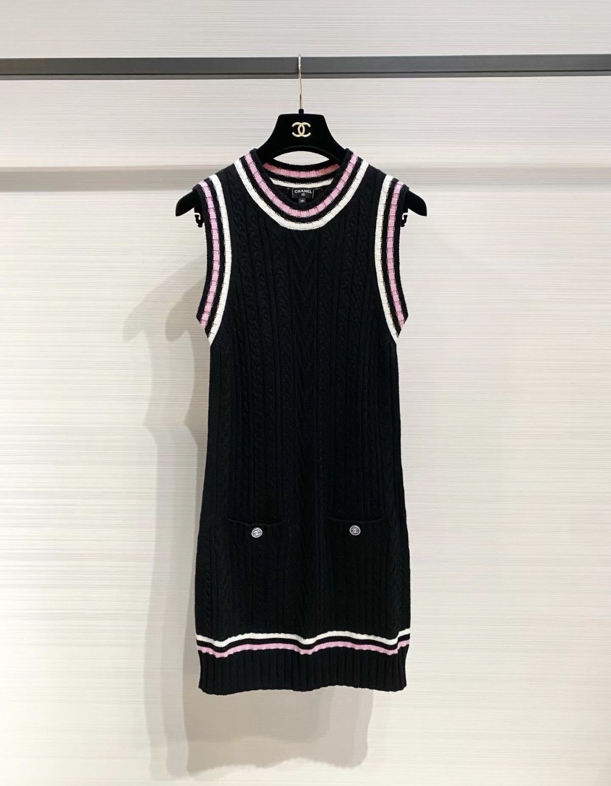Chanel Chanel 23P Classic Black Cashmere Sleeveless Knit Dress J33 Size XS / US 0-2 / IT 36-38 - 1 Thumbnail