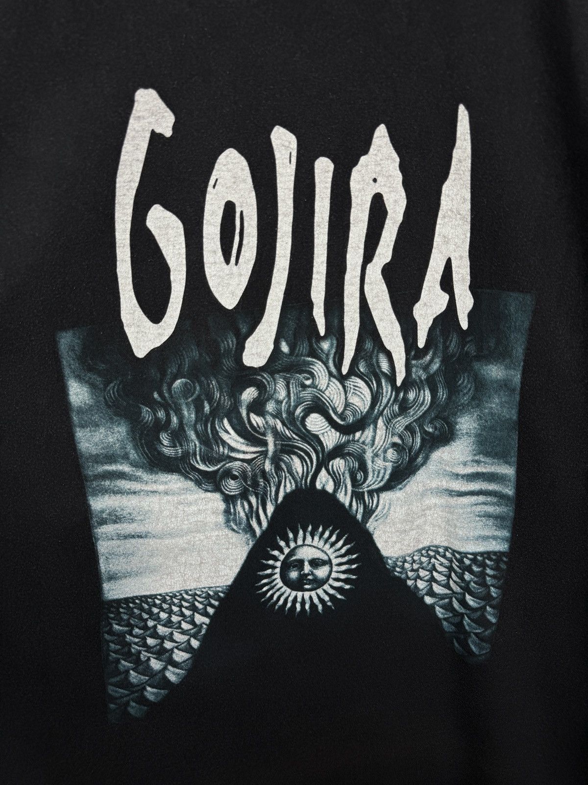 Band Tees 🇫🇷 Vintage Y2K Gojira Magma Album Era Graphic T-Shirt Rare Size US XL / EU 56 / 4 - 4 Thumbnail