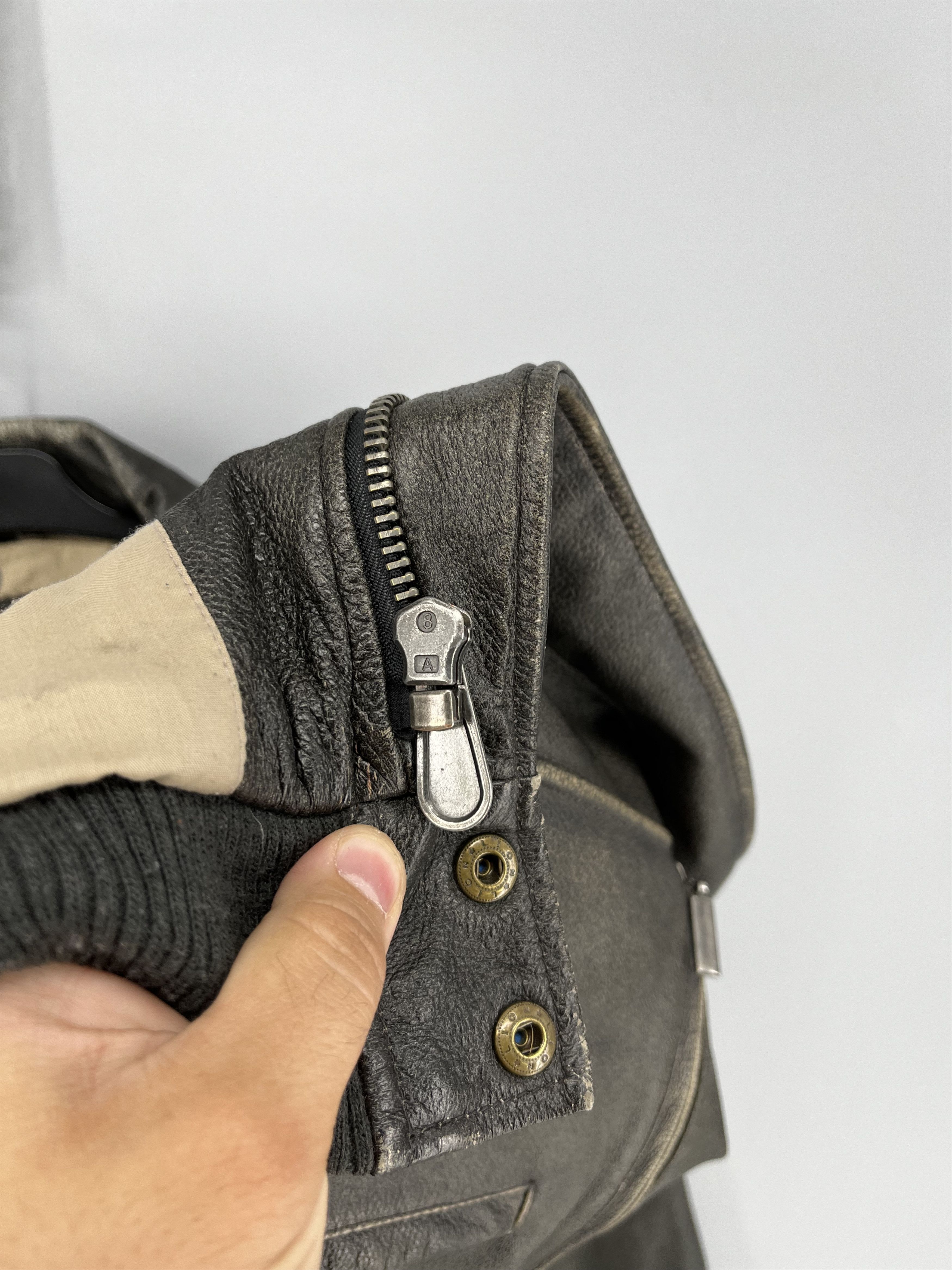 Vintage Explorer Vtg Leather Bomber Jacket – Distressed Patina 90s Size US XXL / EU 58 / 5 - 18 Thumbnail