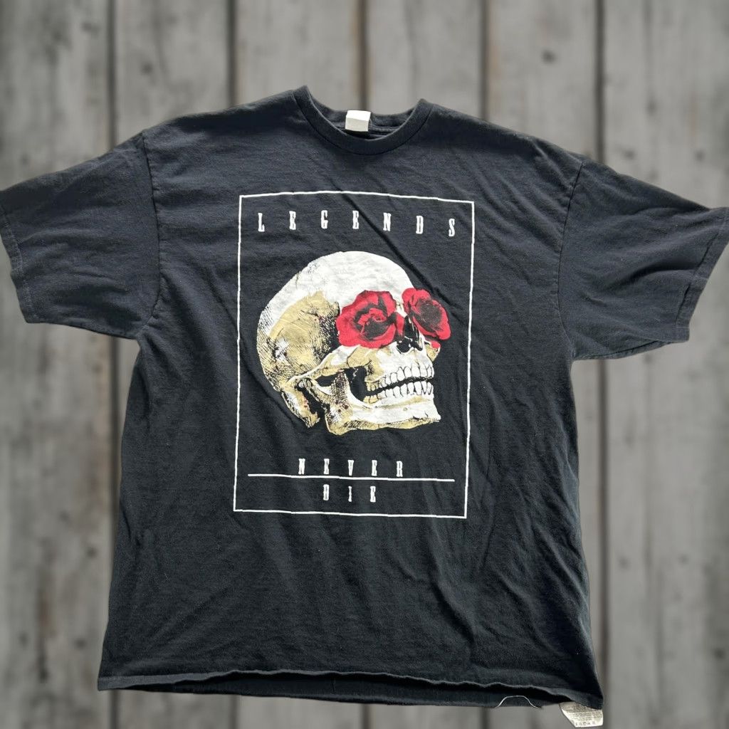 Vintage Legends Never Die Skull Roses Shirt Mens XL Black Graphic Gothic Tee Streetwear Size US XL / EU 56 / 4 - 1 Thumbnail