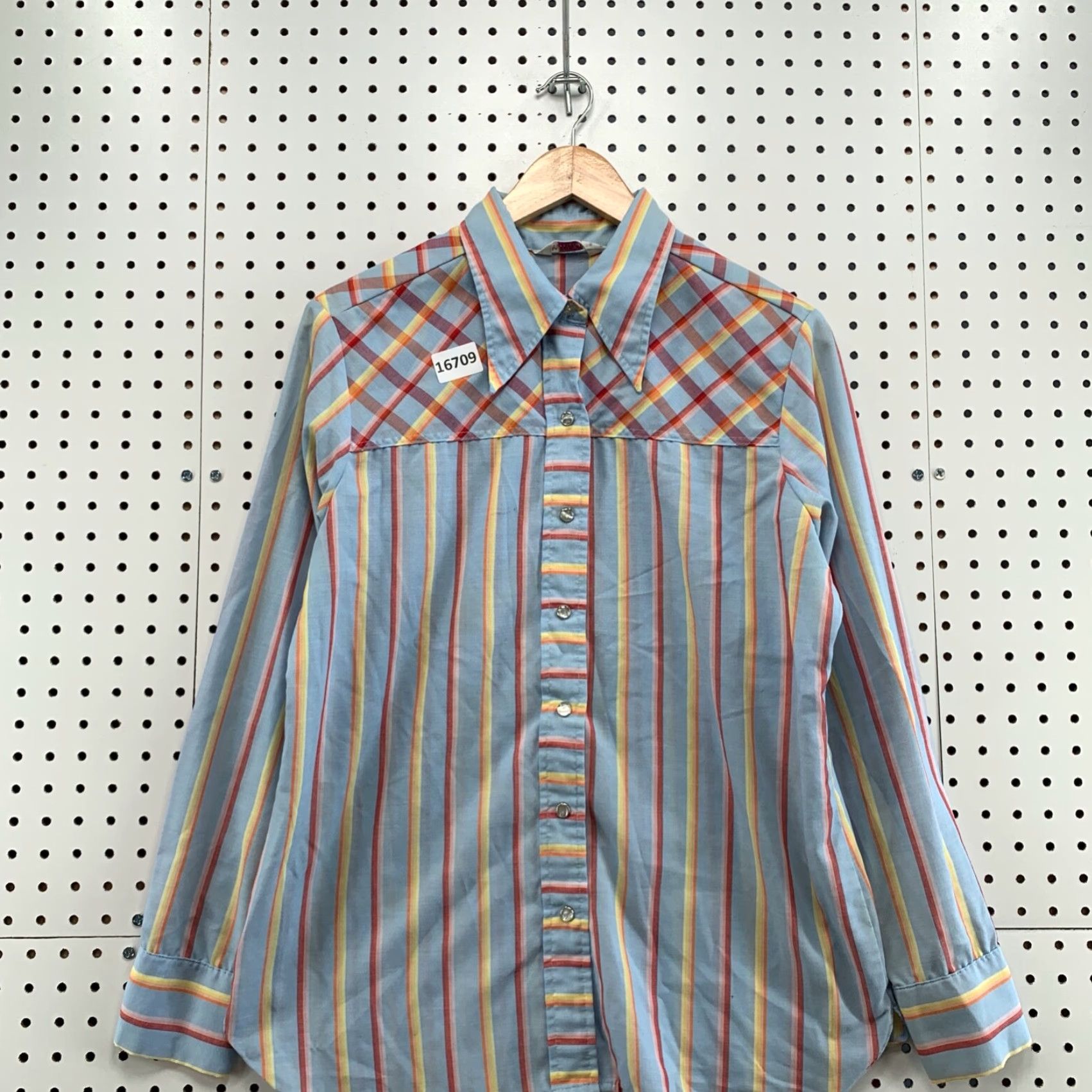 Wrangler VINTAGE Wrangler Womens Snap Western Shirt Sz 40 Fits Large 22X29 Vertical Strip Size L / US 10 / IT 46 - 7 Thumbnail