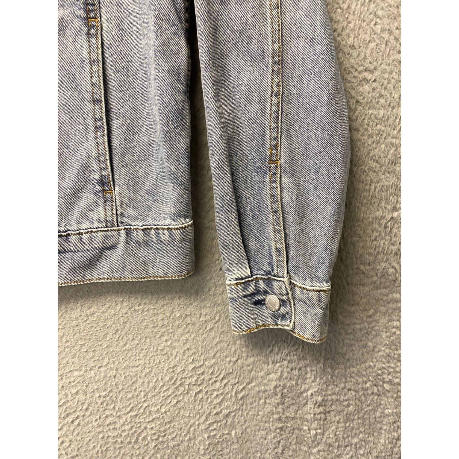 Calvin Klein VINTAGE Calvin Klein Denim Jacket Trucker Light Wash Blue Adult Medium Mens Retro Style Jean Coat Size US 31 - 3 Thumbnail