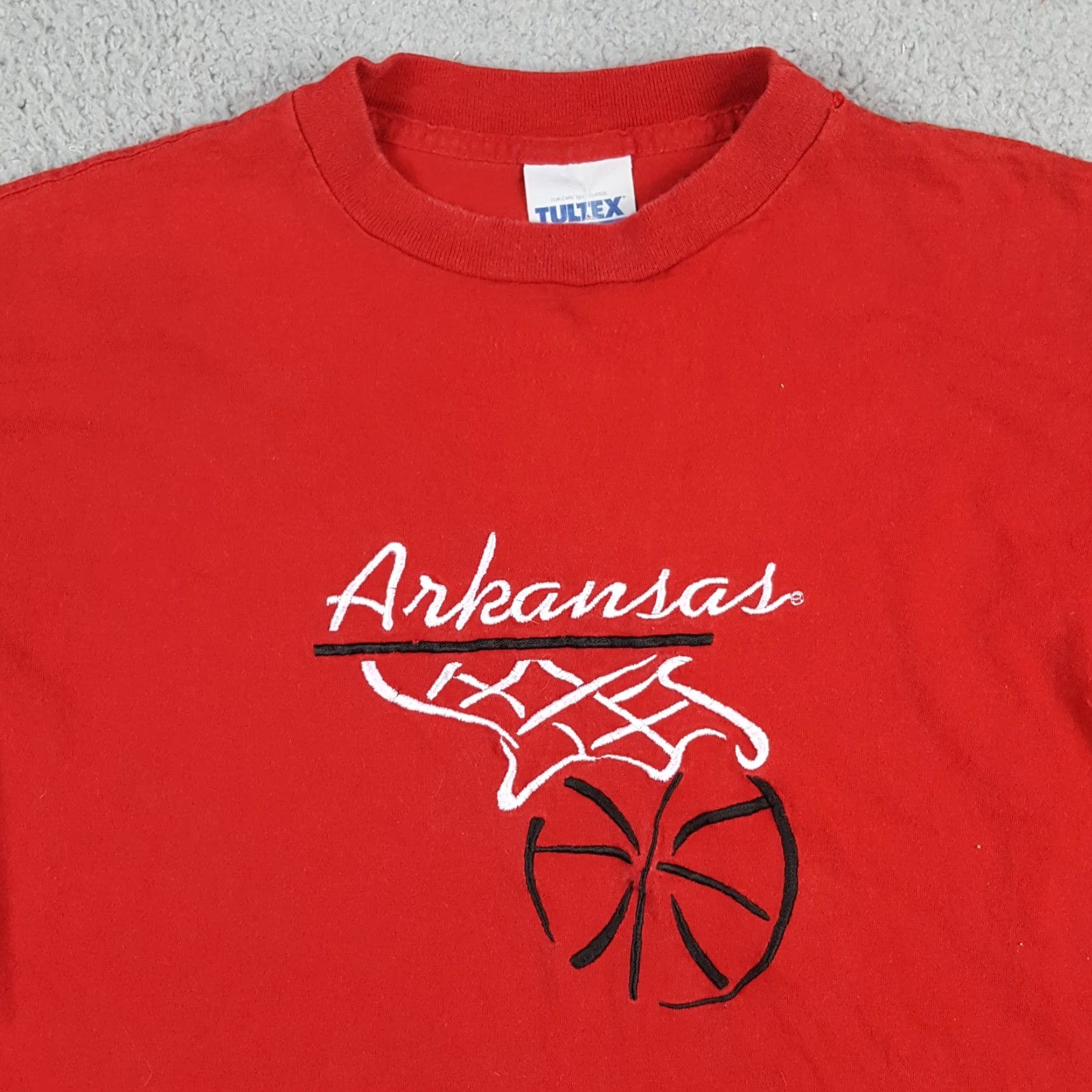 Tultex Vintage Alabama Crimson Tide Basketball Size Small College Red Sports T Shirt Size US S / EU 44-46 / 1 - 2 Thumbnail