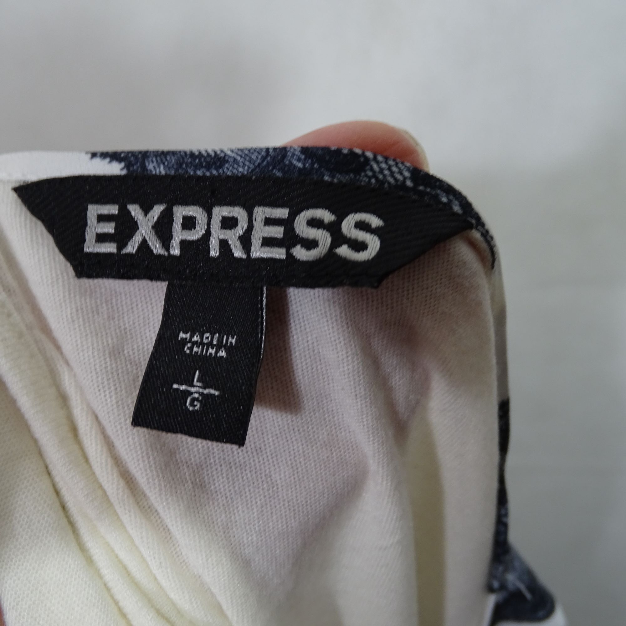 Express Express Striped Lace Print Short Sleeve Top Women Size L Size L / US 10 / IT 46 - 4 Thumbnail