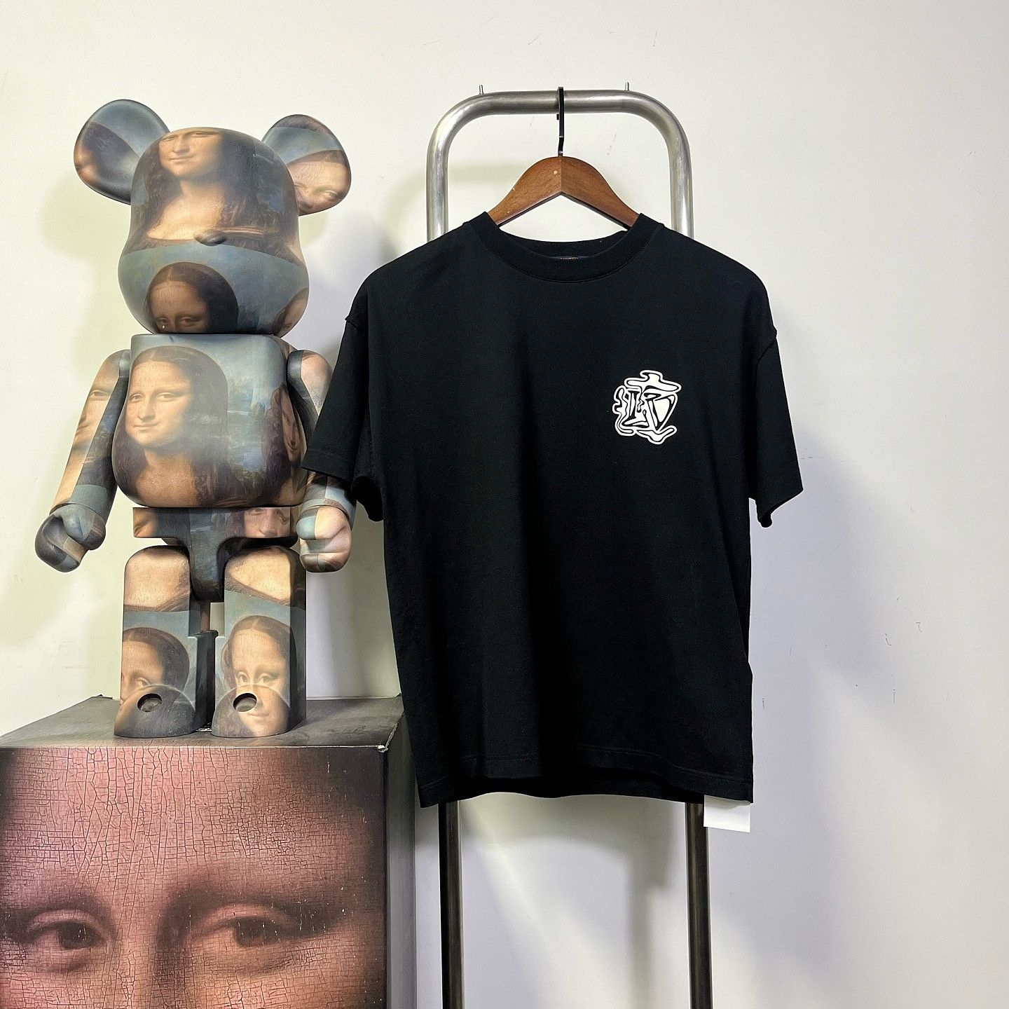 Louis Vuitton Louis Vuitton Graphic Logo T-Shirt Size XS Size US XS / EU 42 / 0 - 1 Thumbnail