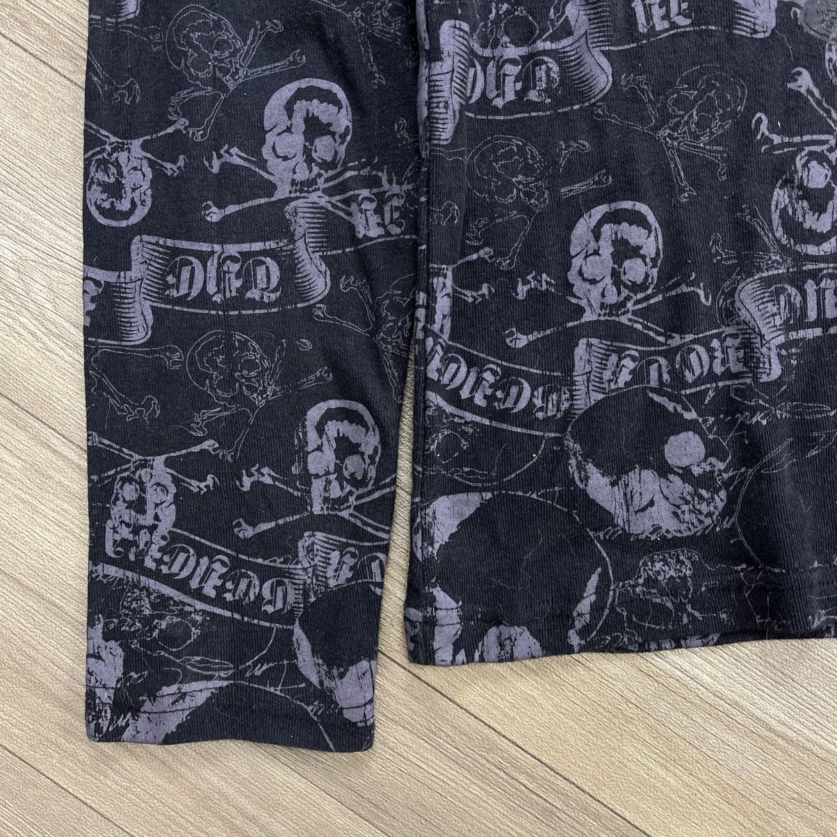 In The Attic 2000s In The Attic Skulls Grunge Punks Lgb Style Longsleeve Size US L / EU 52-54 / 3 - 5 Thumbnail
