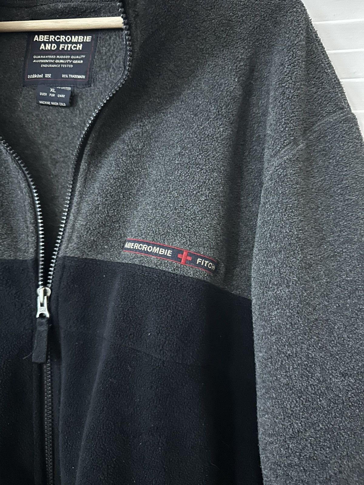 Abercrombie & Fitch Vintage YTK Abercrombie & Fitch Two-Tone Gray & Black Fleece Size US XL / EU 56 / 4 - 3 Thumbnail