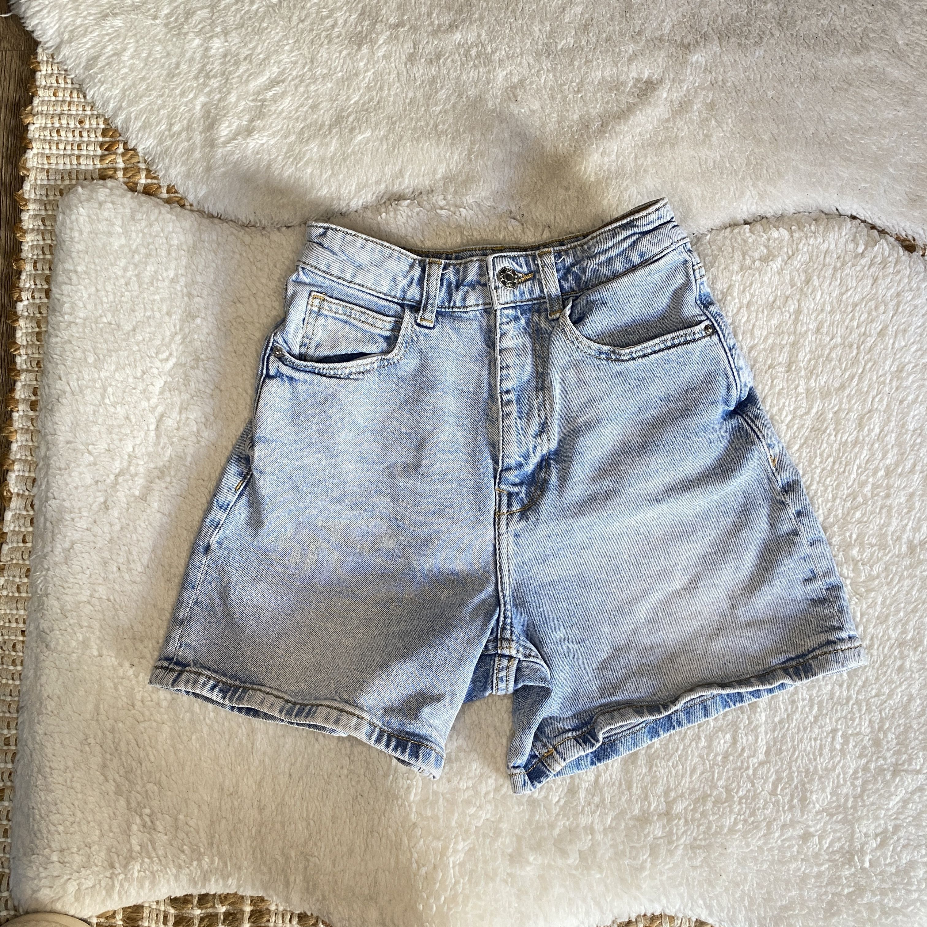 Zara Zara Light Blue Denim Mom Shorts US 0 Size 25" / US 0 / IT 36 - 1 Thumbnail