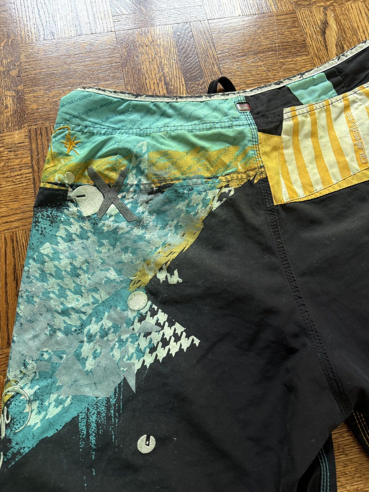 Quiksilver Vintage Y2K Quiksilver AOP Board Shorts Size US 32 / EU 48 - 6 Thumbnail
