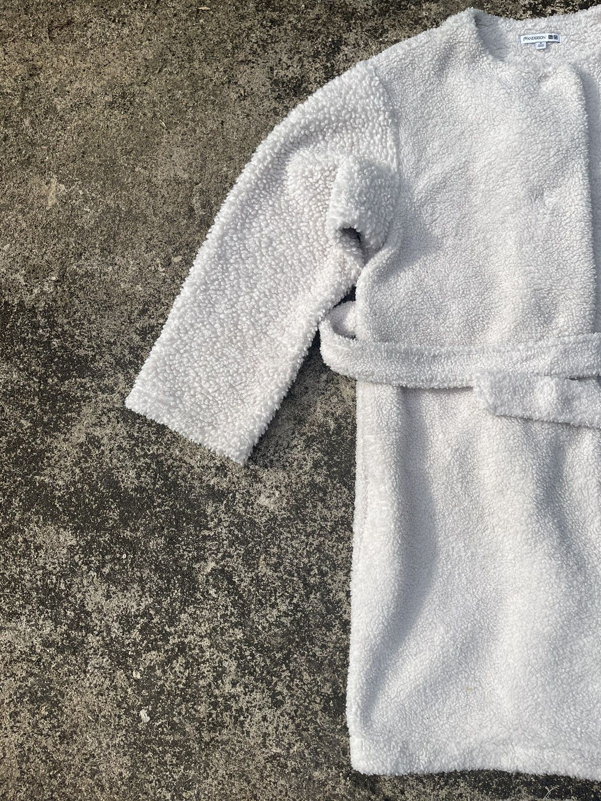 JW Anderson × Uniqlo JW Anderson x Uniqlo White Fleece Belted Coat M Size US M / EU 48-50 / 2 - 3 Thumbnail