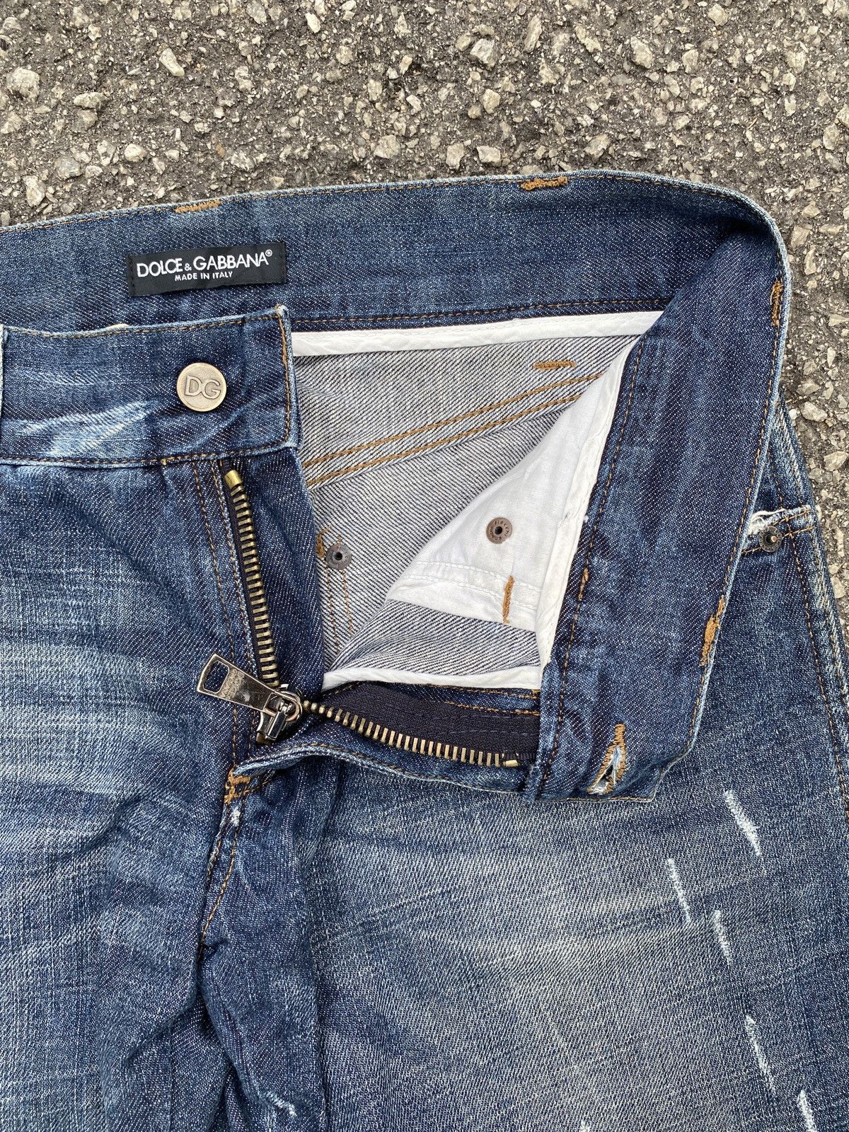 Dolce & Gabbana 2000s Dolce & Gabbana Italy Distressed Denim Size US 33 - 14 Thumbnail